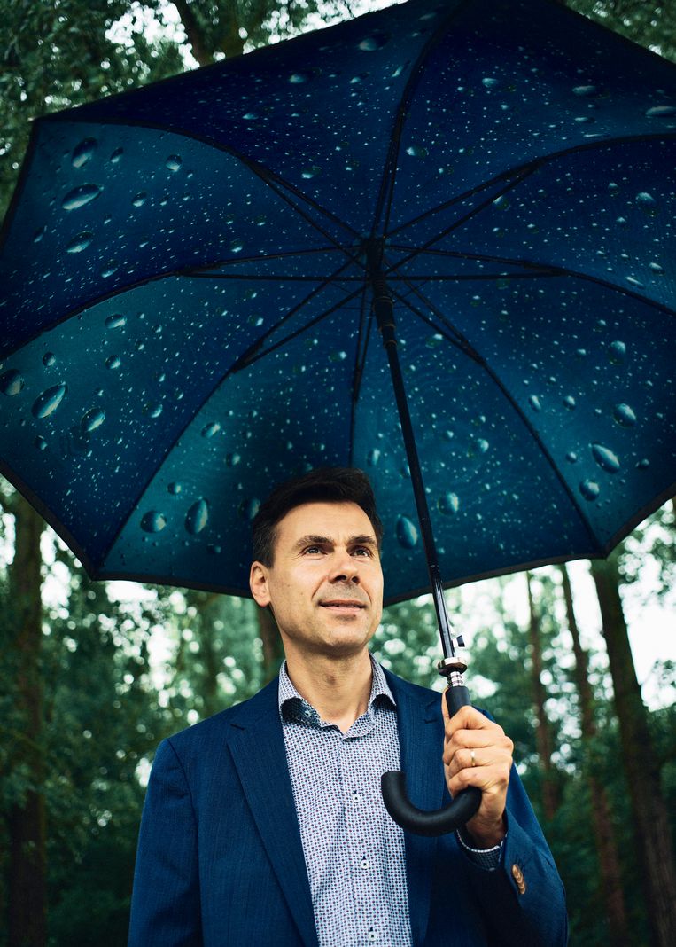 Patrick Willems. 'In dichtbewoonde gebieden hebben we vooral nood aan wadi’s: lager gelegen plekken in een dorp of stad die een soort bufferput zijn voor overtollig water.' Beeld Thomas Nolf