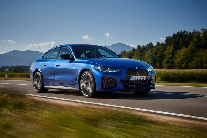 De elektrische i4 M50 is even snel maar veel goedkoper dan een BMW M3 Competition