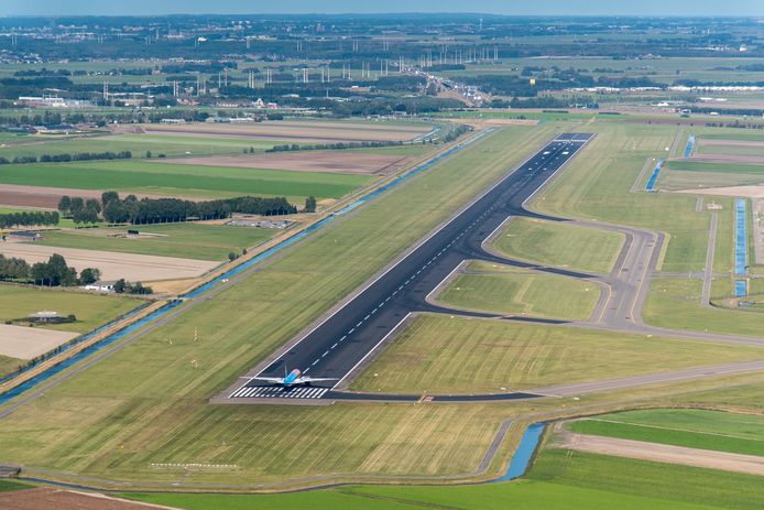 De Polderbaan van luchthaven Schiphol.