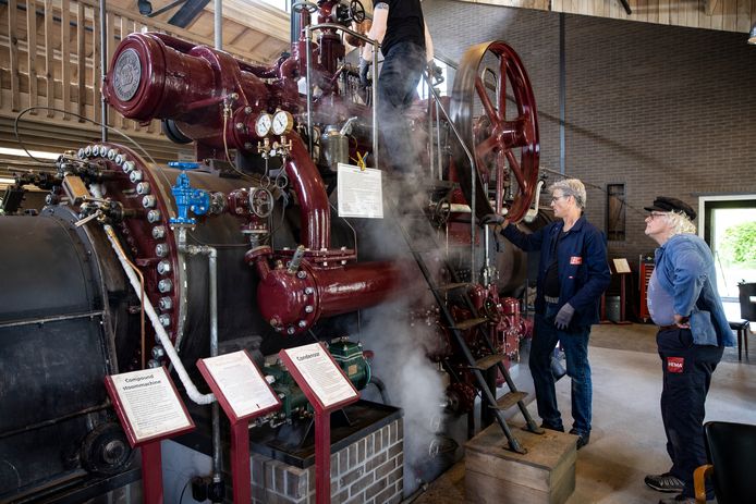 De stoommachine bij Hoeve Strobol in Nijnsel wordt vrijdag opgestart.