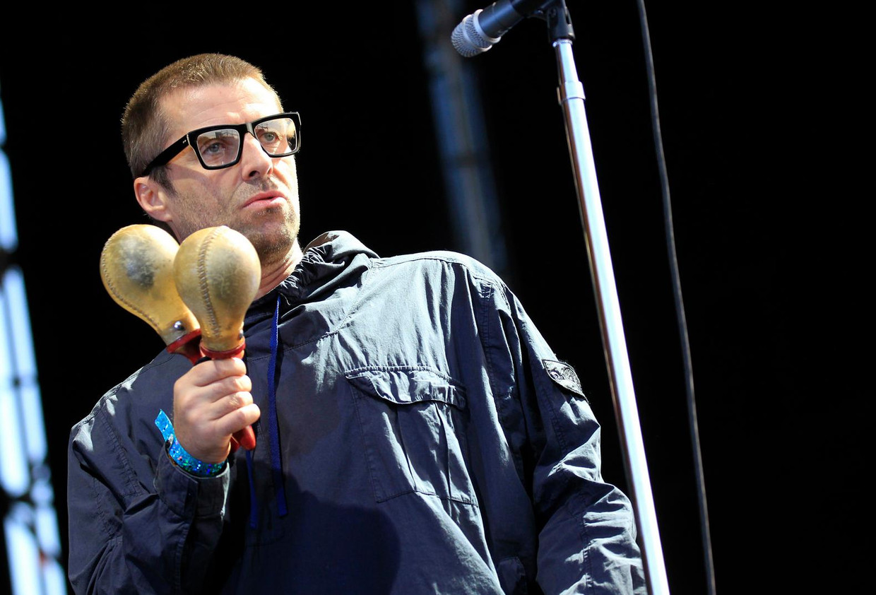 Liam Gallagher is niet alleen gewaardeerd rockzanger maar kan ook overweg met sambaballen. Beeld anp