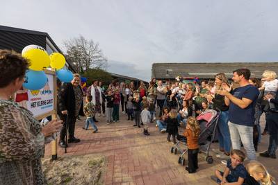 Het Kleine Grut verhuist naar de boerderij, voortaan mogen de kinderen overalls en laarsjes aan