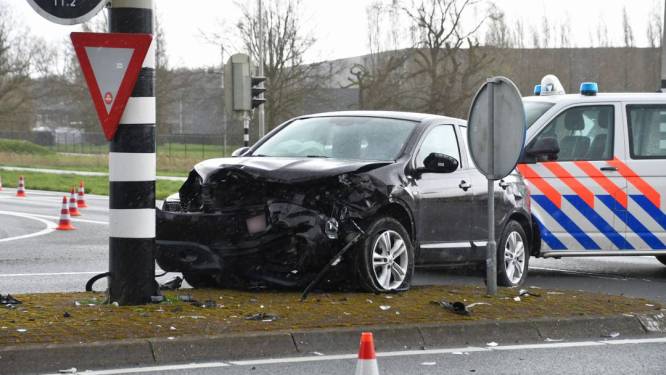 Meerdere personen raken gewond bij botsing op kruispunt in Hulst