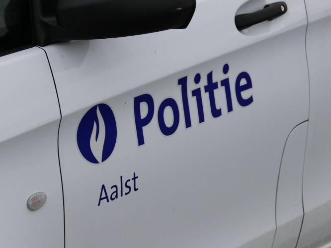Bestuurder van opgedreven bromfiets probeert weg te vluchten van politiecontrole 