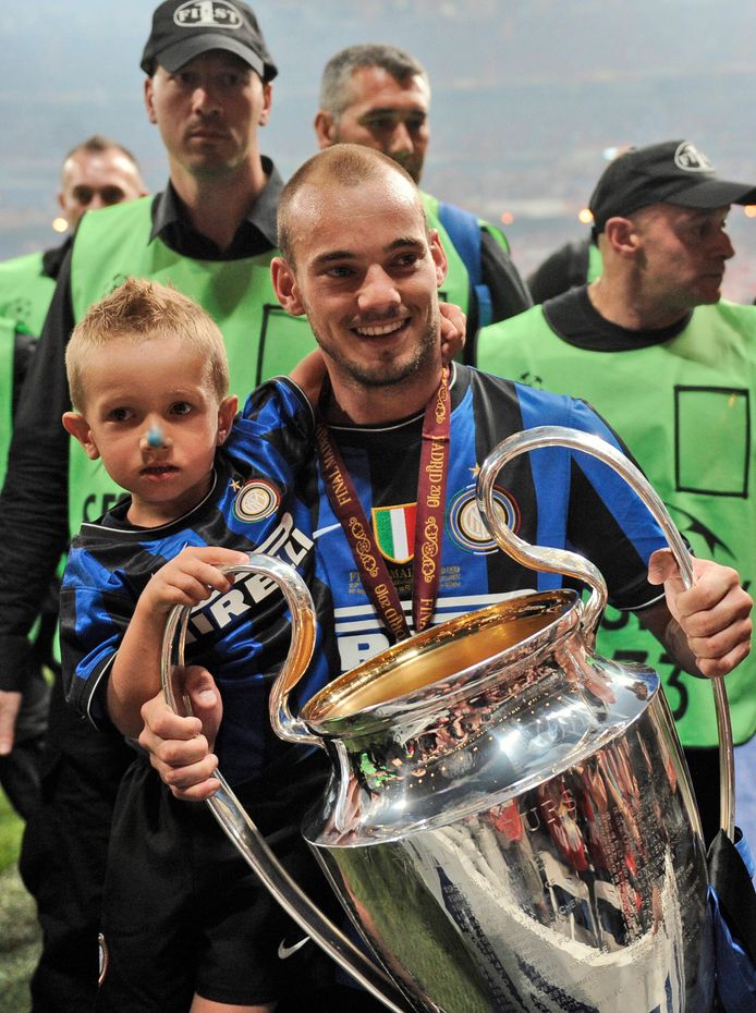 Met zijn zoontje Jessey na het winnen van de Champions League met Internazionale in 2010.