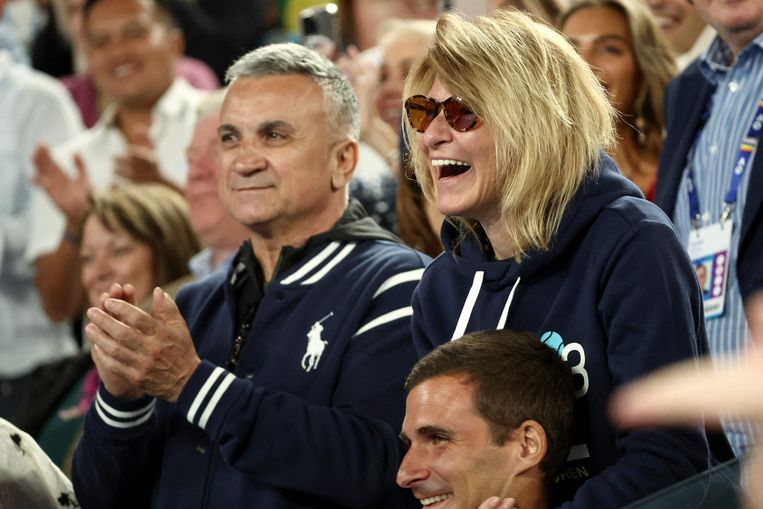 De ouders van de Servische tennisser Novak Djokovic, Srdjan Djokovic en Dijana Djokovic. Beeld AFP