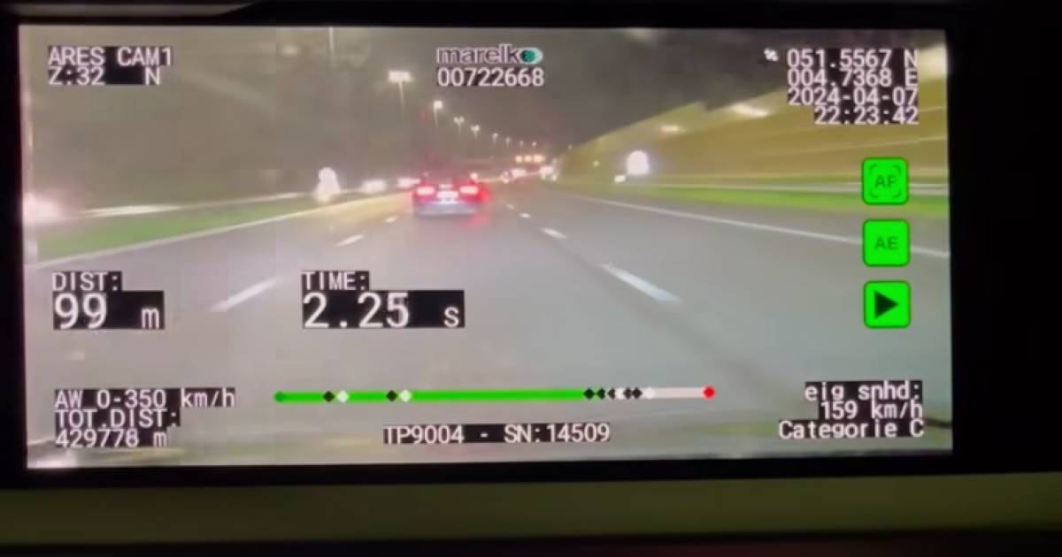 De A16 als racebaan: automobilist en motorrijder raken rijbewijs kwijt | Rotterdam