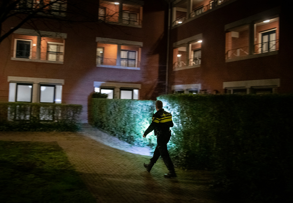 Politieagent in Wageningen:  ‘We moeten normaal elke avond wel ergens een feestje beëindigen’.