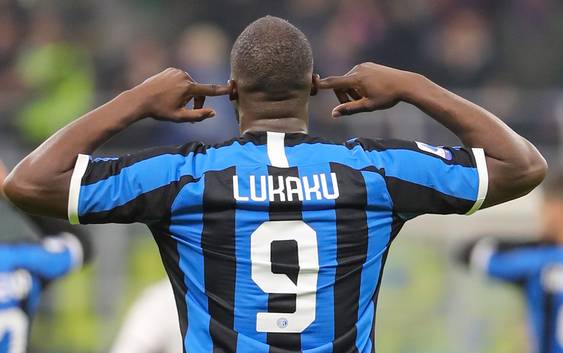 ‘Ik reageer mijn woede af op het veld’: Romelu Lukaku over de apengeluiden in de Serie A