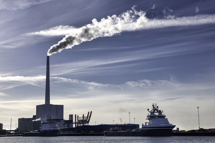 De elektriciteitscentrale in het havenstadje Esbjerg werkt op steenkool.