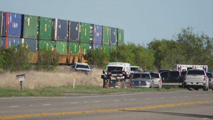 Hulpdiensten bij de trein bij het plaatsje Knippa in Texas.