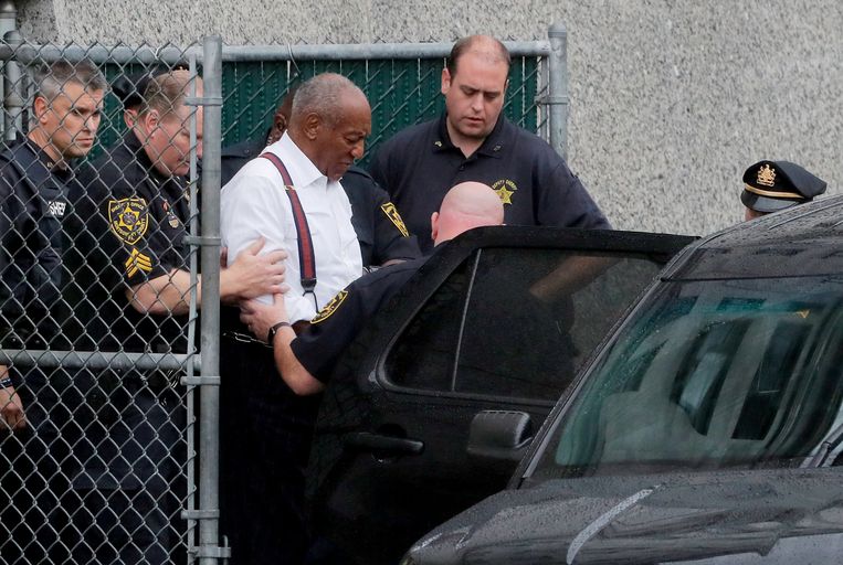 Bill Cosby verlaat de rechtbank. Archieffoto. Beeld REUTERS/Brendan McDermid