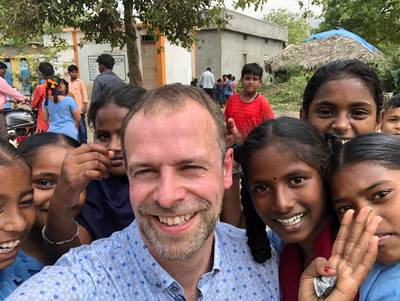 Deze producent van natuurstenen keukenbladen wil kinderarbeid uitbannen