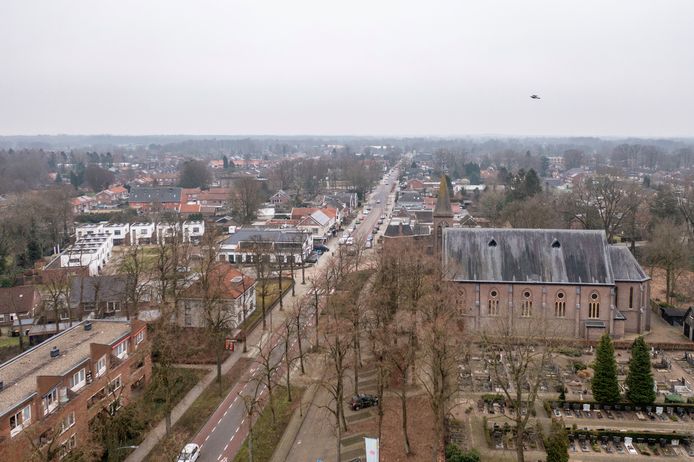 In Overdinkel zijn alle belangrijke straten recht, en ze lopen allemaal naar de grens.