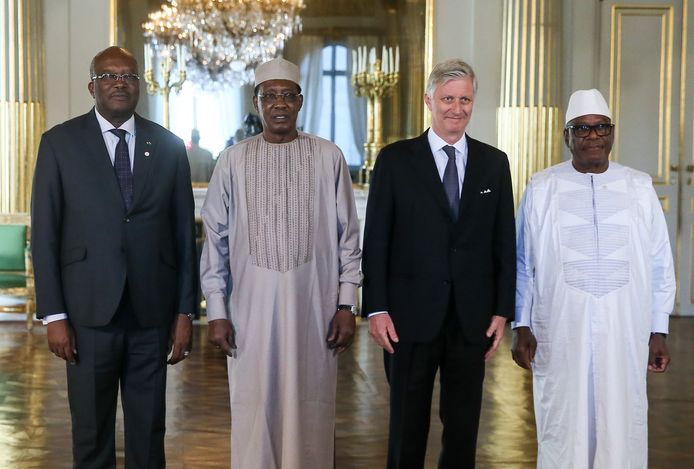 Vlnr: de president van Burkina Faso Roch Marc Christian Kabore, president van Tsjaad Idriss Deby, Koning Filip en de Malinese president Ibrahim Boubacar Keita.