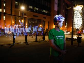 Klimaatactivisten houden hologrammenbetoging: “We blijven thuis, maar we gaan niet zwijgen”