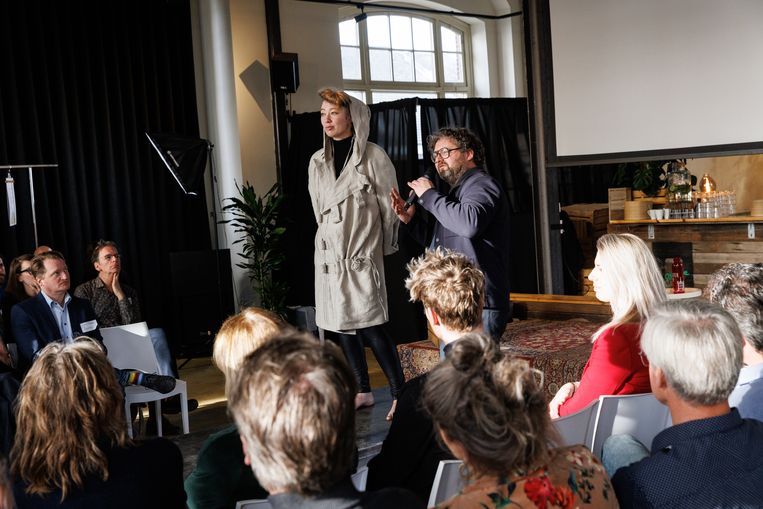 Matthijs Bosman presenteerde vorige week De Jas Die Oplost in de Gasfabriek in Deventer. Beeld Femke Teussink