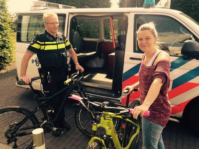 Terugkeer gestolen mountainbikes gevierd met etentje