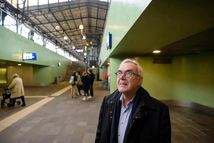 Oud-burgemeester Frank Kerckhaert vindt dat het station in Hengelo het Centraal Station Twente moet worden. „We laten in Hengelo kansen liggen.”