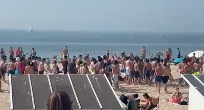 Screenshot uit de video van woensdagavond, op het strand van Oostende. Even werd het ook figuurlijk heet.
