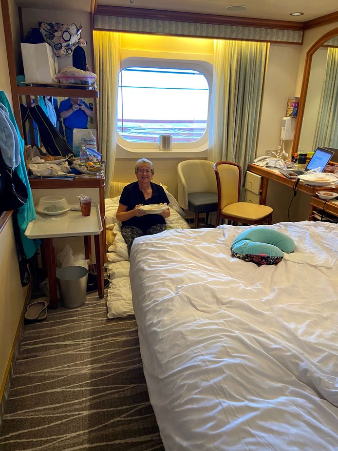 De 60-jarige kankerpatiënte Kari Kolstoe zit samen met de meer dan 2.000 andere passagiers in quarantaine.