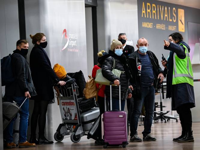 “Niet getest na je reis? Dan krijg je politie over de vloer”