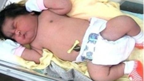 Elle Met Au Monde Un Bebe De 7 1 Kilos Insolite 7sur7 Be