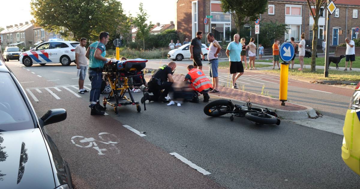 Twee personen op fatbike raken gewond na aanrijding met auto in Velp.