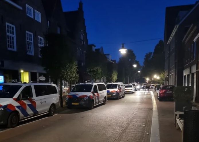 De politie grijpt in bij meerdere vechtpartijen tijdens een stapavond in Helmond.