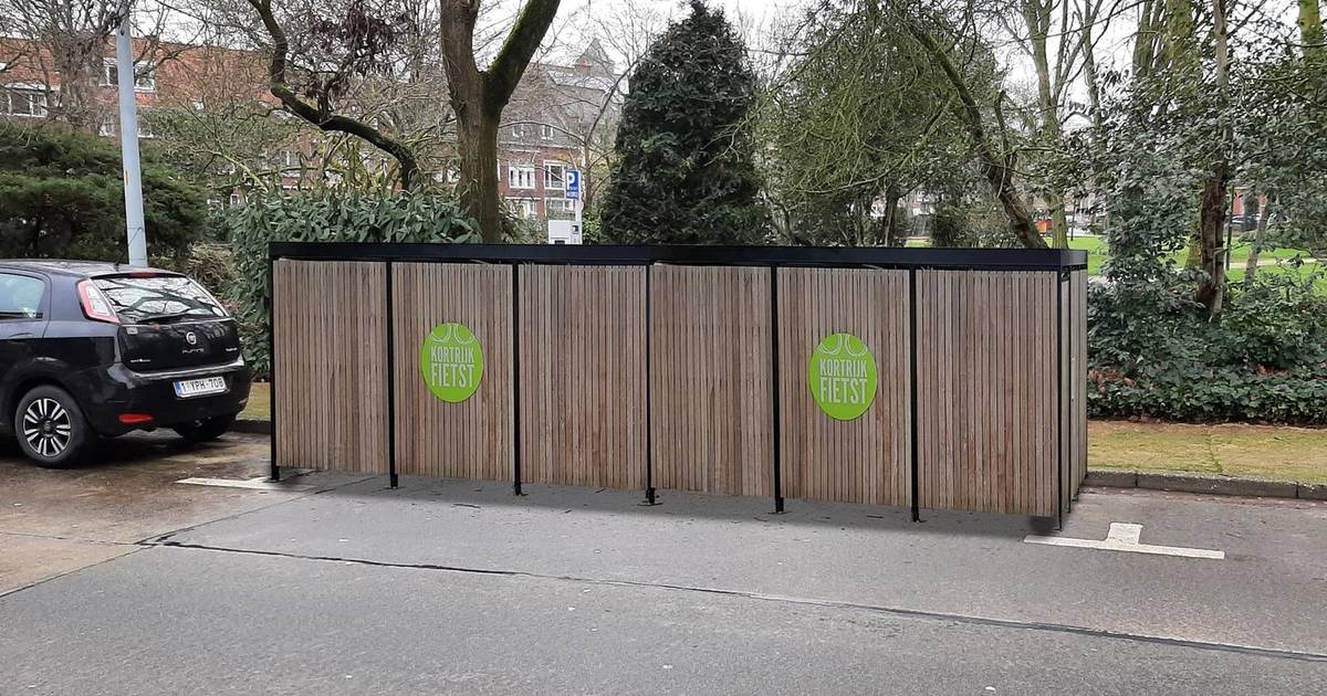 uitvinden Milieuactivist pols Kortrijk bouwt vijf parkeerplaatsen tot kluizen met plaats voor 40 fietsen  om | Kortrijk | hln.be