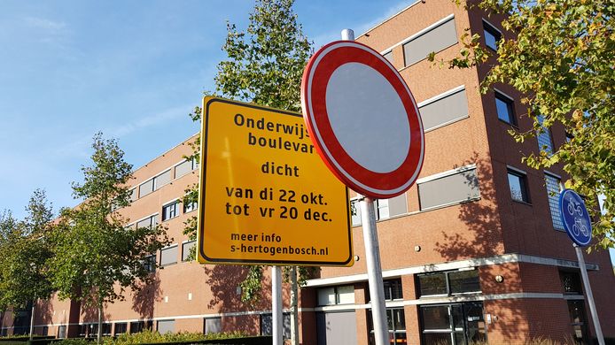 VNO. VERGOED ONLINE NOV 2019. De onderwijsboulevard in Den Boach is bij wijze van experiment acht weken dicht voor autoverkeer