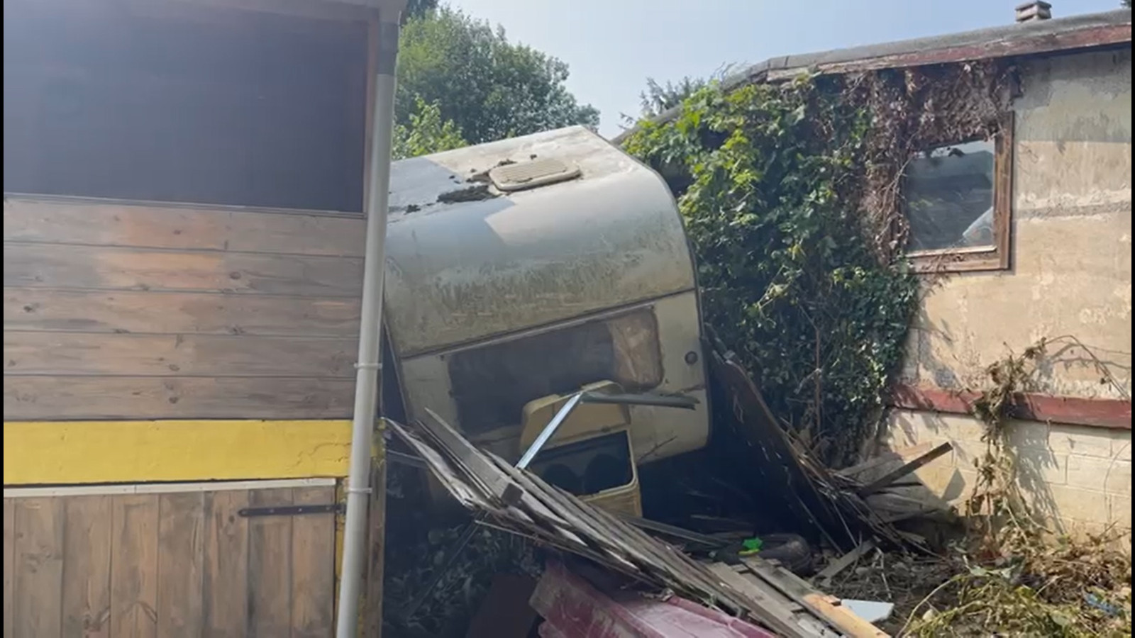 Des corps ont été retrouvé dans ce camping détruit par les inondations..