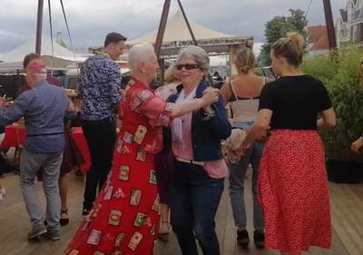 Henny is dolgelukkig bij Drift's Danspaleis: ‘Ik heb met Fons de Poel gedanst’