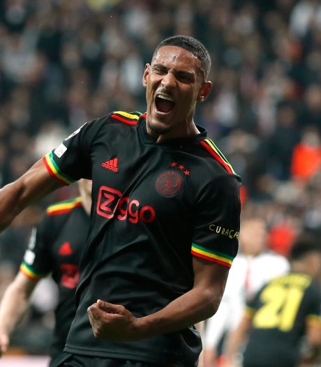 Ajax zet dankzij invaller Haller perfecte reeks voort op avond van rentree Onana