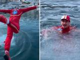 Leclerc viert overwinning met duik in jachthaven van Monaco