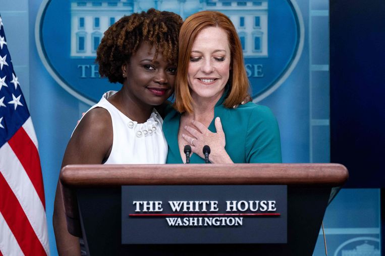 Jean-Pierre met haar voorgangster Jen Psaki. Beeld AFP
