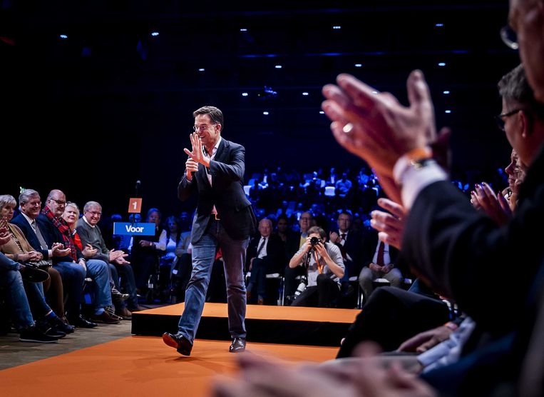 Op het partijcongres bevestigt Rutte zijn gezag over de VVD | Trouw