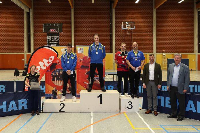Het podium bij de heren in de hoogste categorie met vijfvoudig Vlaams kampioen Cédric Nuytick bovenaan.
