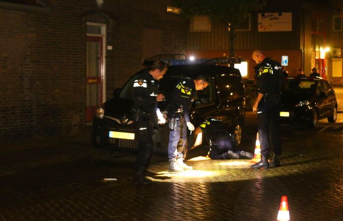 Auto beschoten in Graafsewijk in Den Bosch.