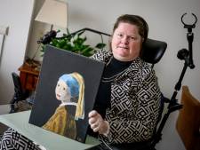 Werk van ernstig gehandicapte Daniëlle uit Twente hangt tijdelijk op de plek van wereldberoemd ‘Meisje met de parel’ in Mauritshuis
