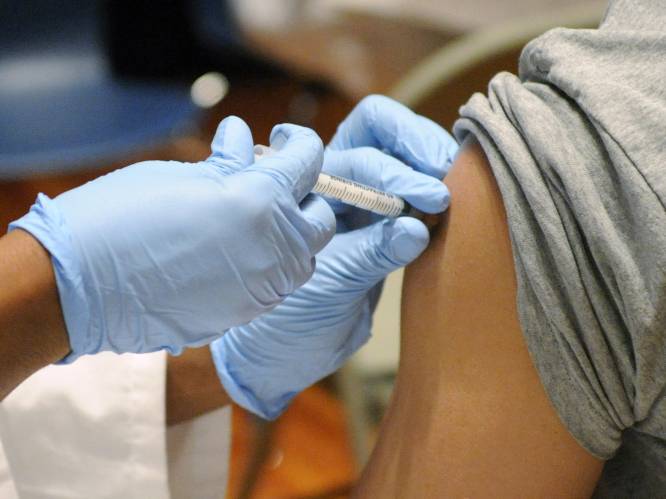 Van Ranst: “Griepprik bij apotheker kan vaccinatiegraad opkrikken”