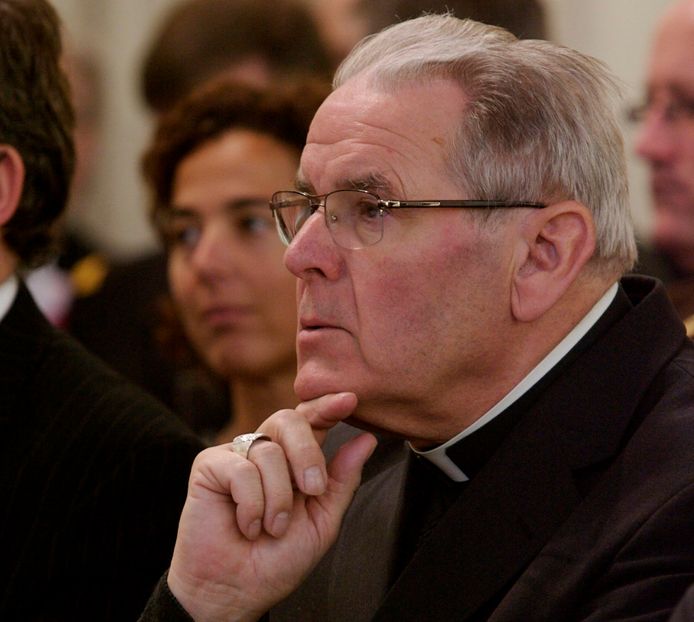 Voormalig bisschop van Brugge, Roger Vangheluwe. Op 22 april 2010 bood hij zijn ontslag aan vanwege seksueel misbruik.