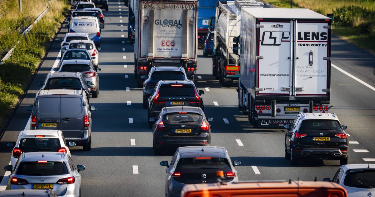 Twee ongelukken op de A50, ruim uur vertraging.