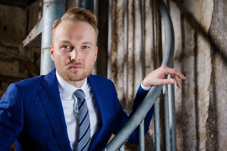 ‘Willen jullie geannexeerd worden door Nederland?’: Arjen Lubach gaat viraal met referendum in Rusland