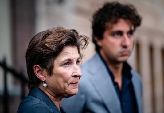 Lilianne Ploumen (PvdA) en Jesse Klaver (GroenLinks) na afloop van een gesprek met informateur Hamer.