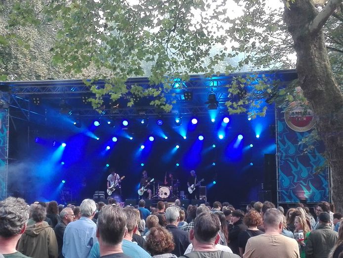 De editie 2018 van Breda Barst, met Tusky op het podium.
