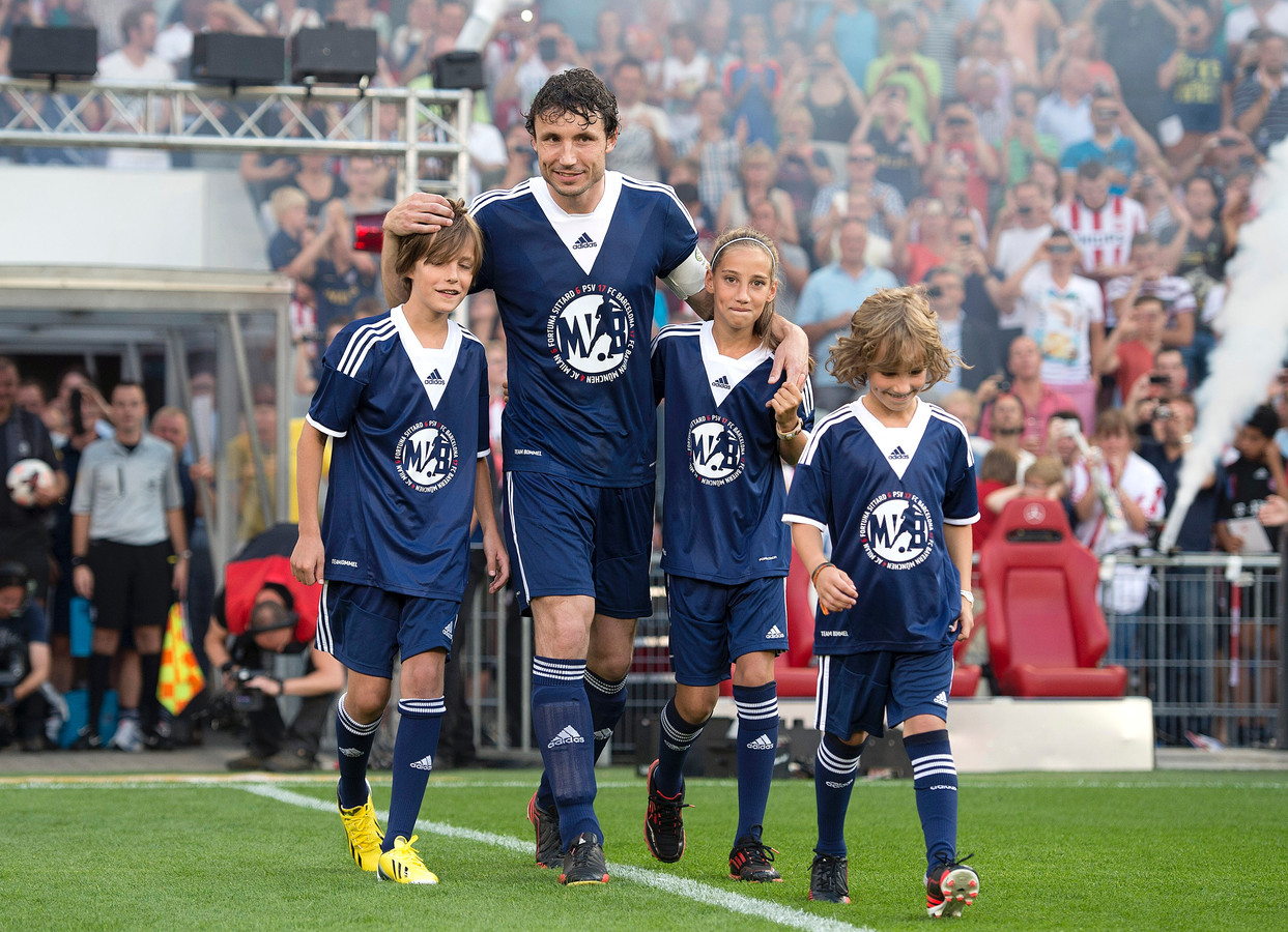 Video Mark Van Bommel Terug Op Veld Bij Fortuna Foto Bndestem Nl