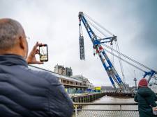 Storm? Nee, de Tornado arriveert in Rotterdam: liftkern in Fenixloods gehesen