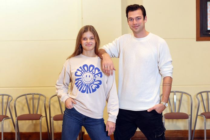 Yulia Dursin en haar neef Laurins, de vriend van Julie Vermeire.