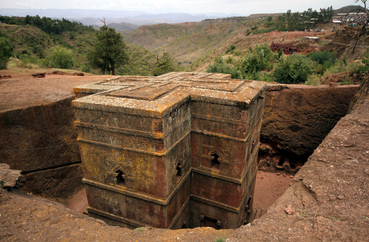 Een van de elf uit rotsen gehouwen kerken in het Ethiopische Lalibela.  Beeld REUTERS